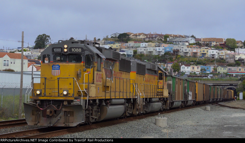 UP 1088 Leads the LSF51 15